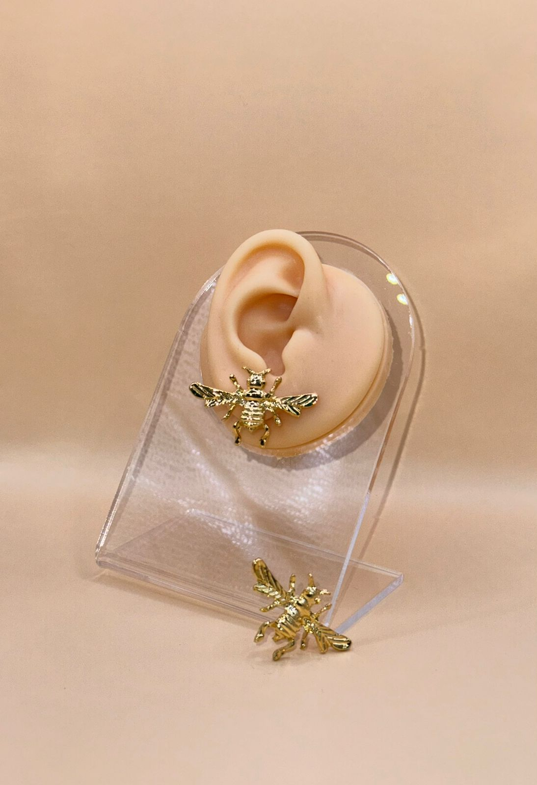 785-4bba40f9-5a8d-4287-afa8-ac6e582219f6.jpg Aretes con diseño de abeja - Imagen 1