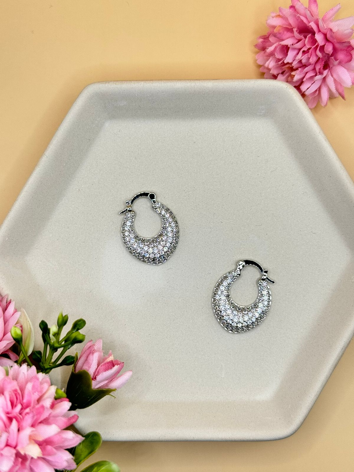 785-a9bbe6aa-b261-48a7-952d-b951c99a87de.jpg Argollas con zirconias plateadas - Imagen 1