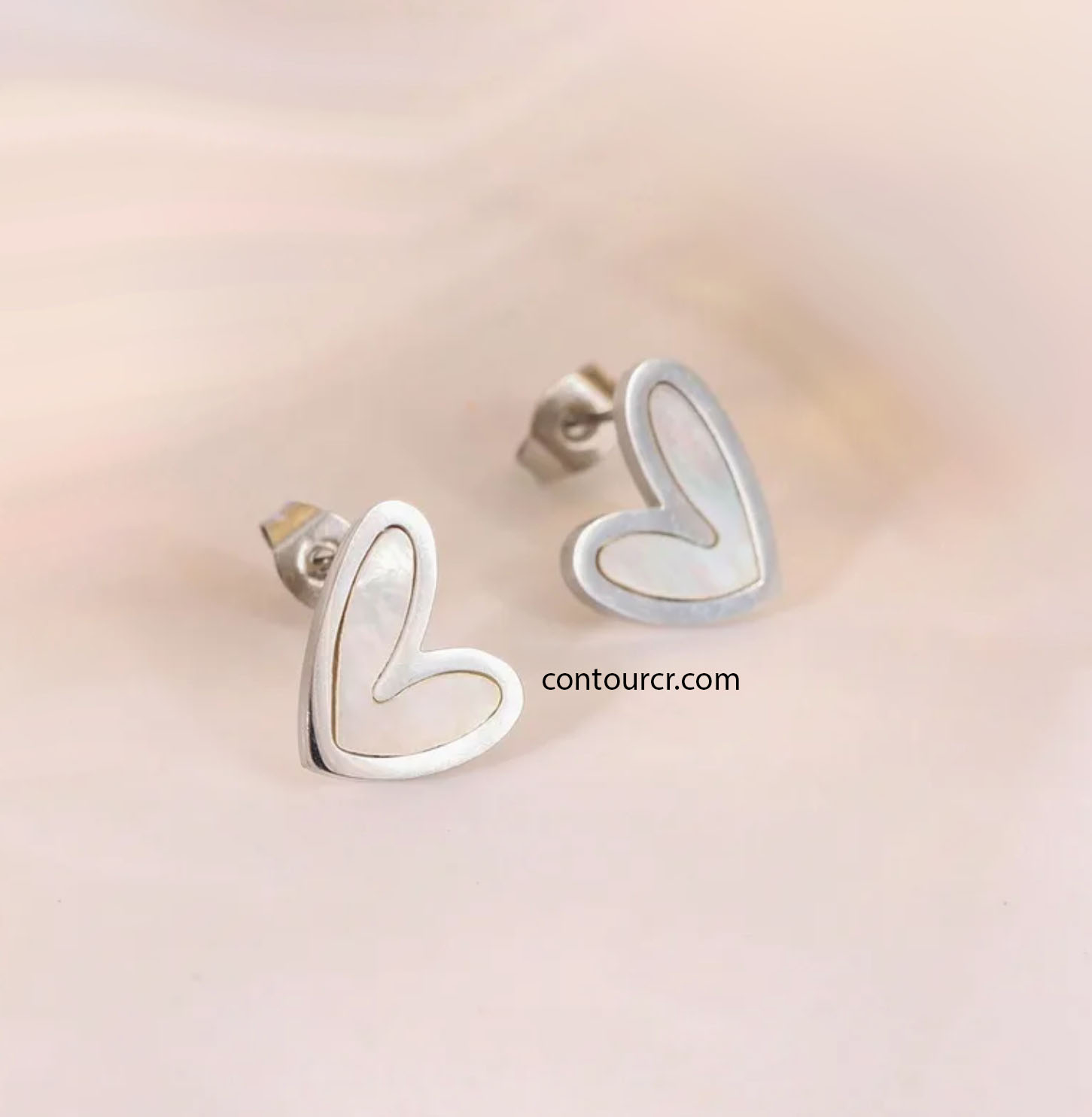 785-975b817b-6dd6-47eb-8f19-e993736e6119.jpg Aretes corazón plateados - Imagen 1