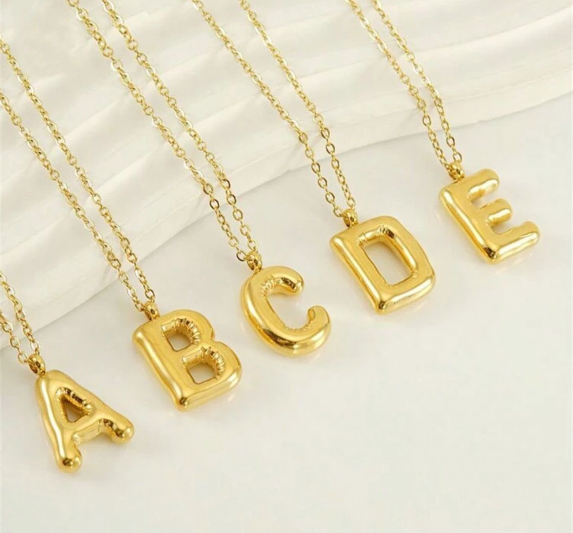 785-14e88449-e113-4d39-9954-f3846f961e8b.jpg Collar letra - Imagen 1