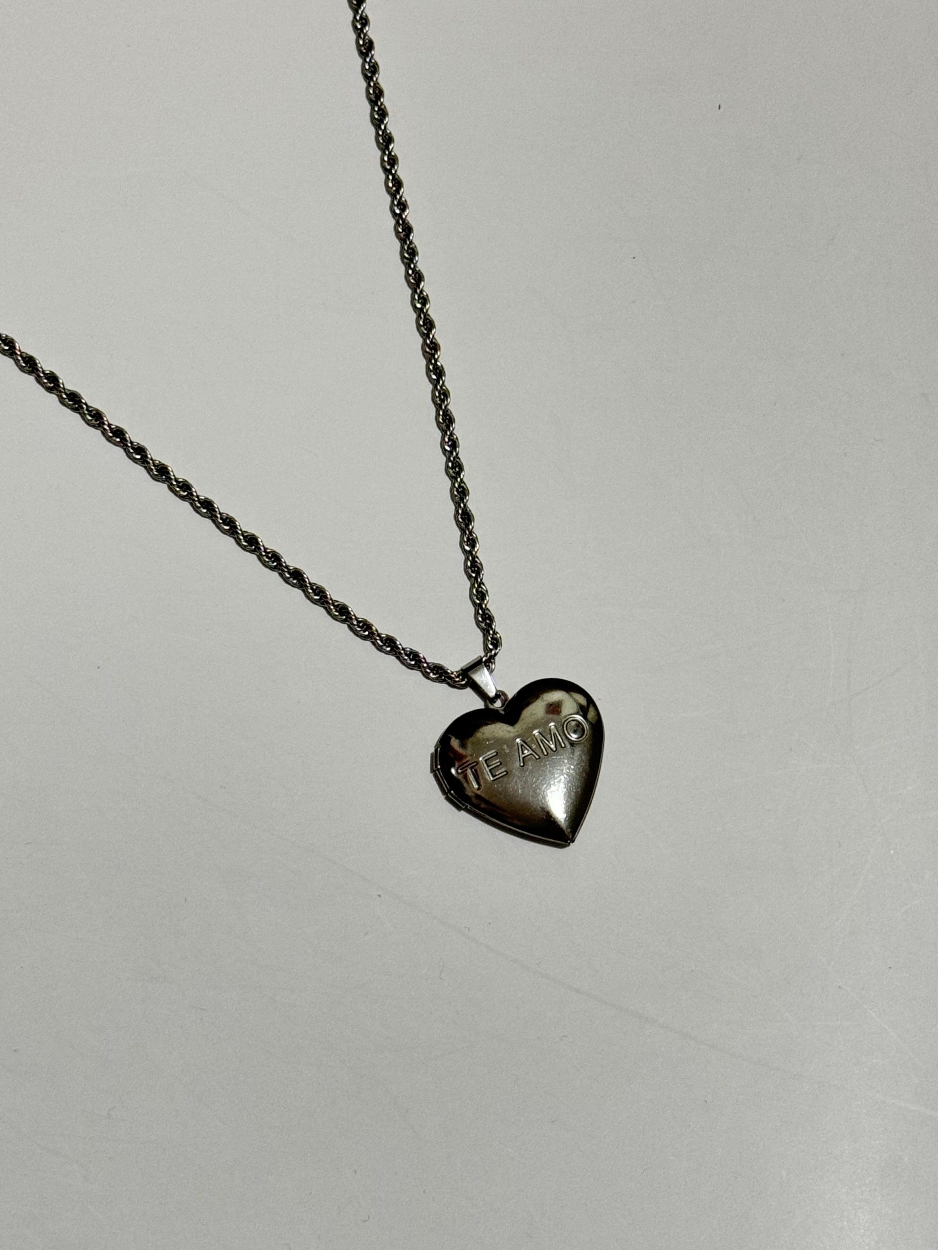 785-647f7509-7bf2-4c69-bfb1-c98cf2555d49.jpg Collar corazón plateado - Imagen 1