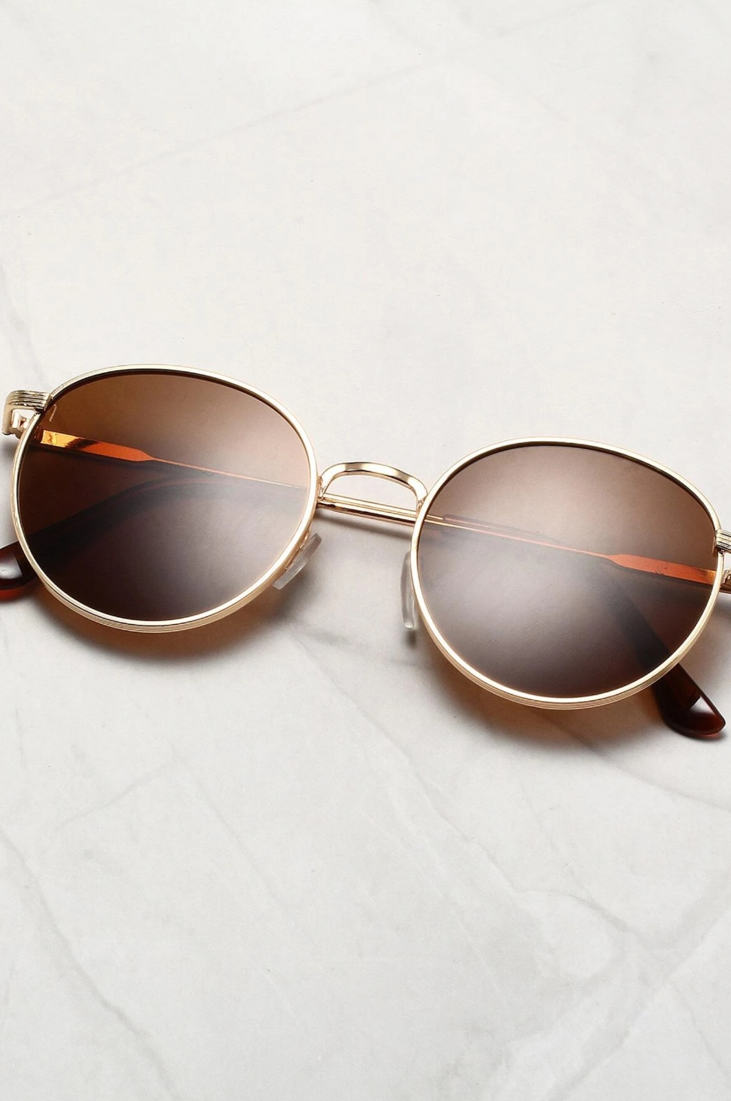 785-01951292-dfc0-709d-a618-feb5ae5f0abb.jpg Lentes café/dorado - Imagen 1