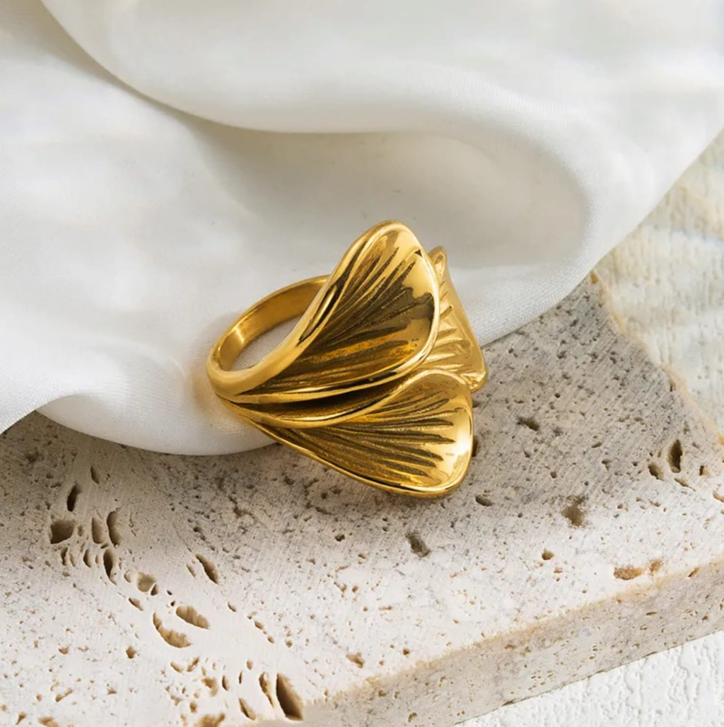 785-019793a2-1d34-7628-914e-982580879806.jpg Anillo Acero Inoxidable Dorado - Imagen 1