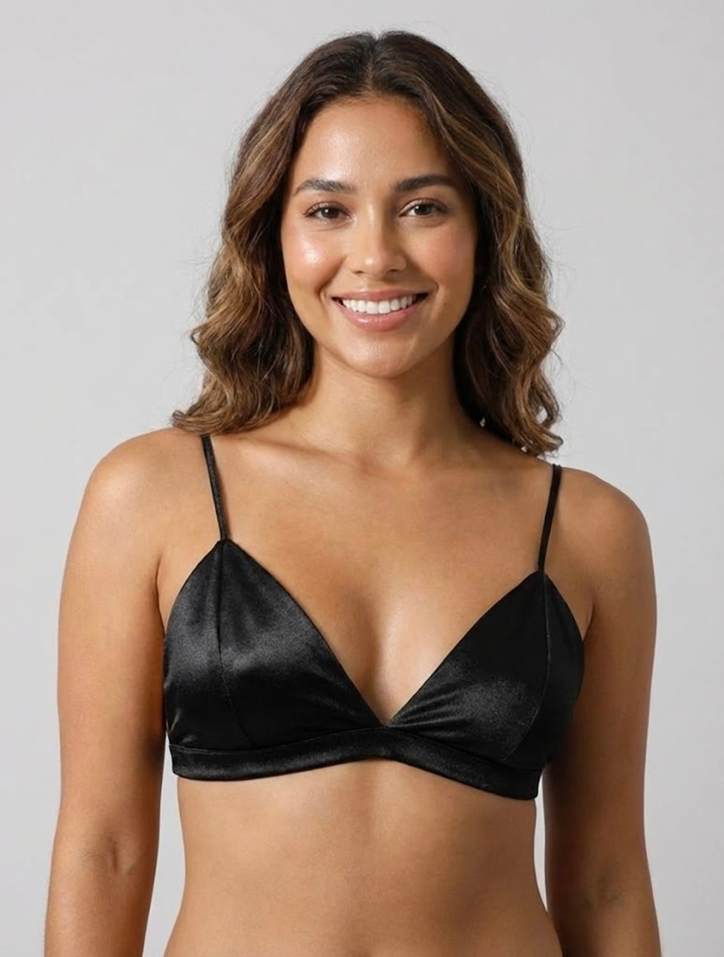 785-019b8754-825b-7653-97f8-500d025ba371.jpg Top de satín negro - Imagen 1