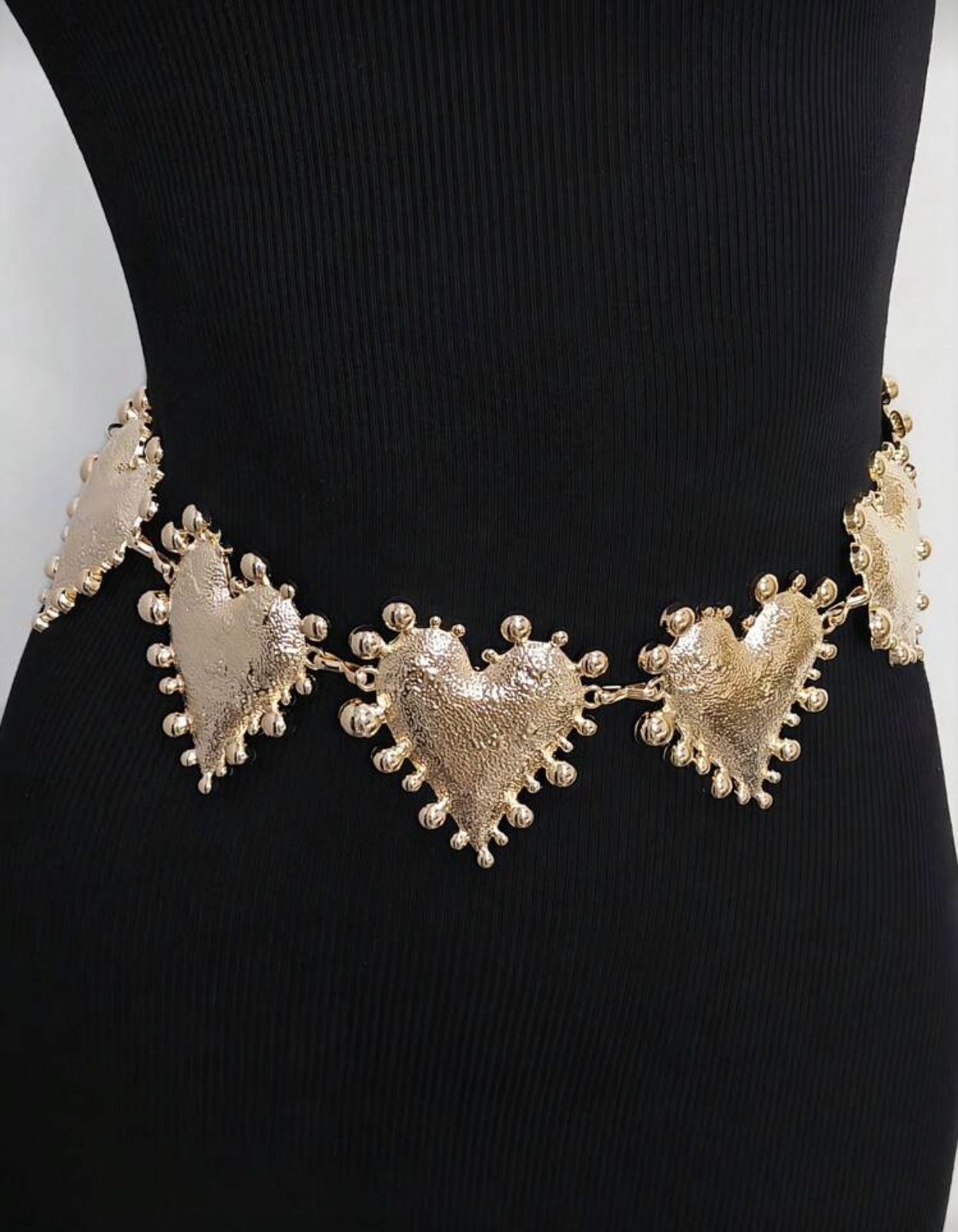 5e26f833-ee04-4bb2-ac08-b0bd35e01c8e Faja de corazones dorado - Imagen 1