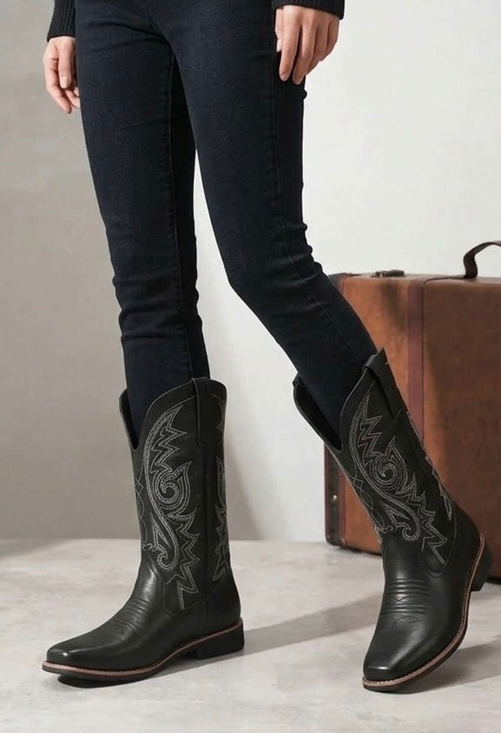 785-019d0388-8822-73c0-8658-0b1583a1a662.jpg Botas negras - Imagen 1